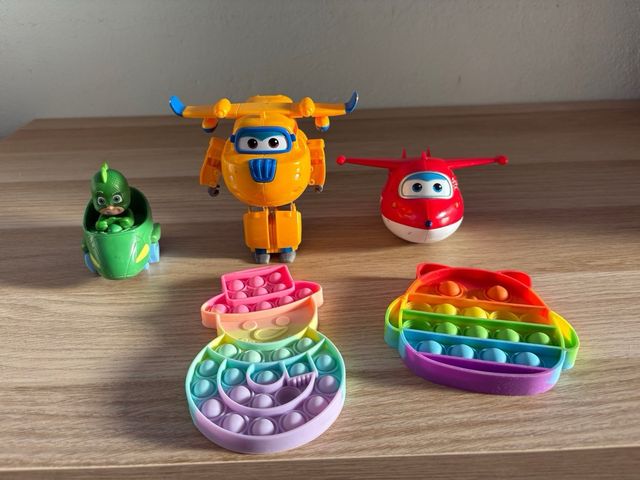 Lote juguetes niños: aviones, PJ Masks