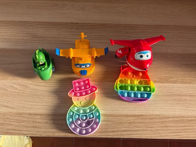 Lote juguetes niños: aviones, PJ Masks