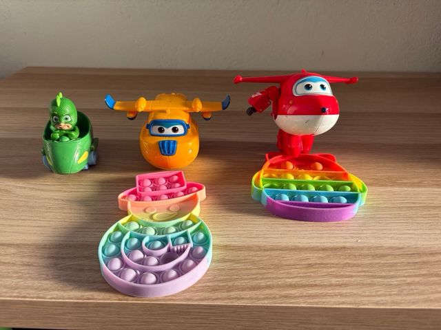 Lote juguetes niños: aviones, PJ Masks