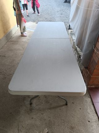 Mesa Plegable Blanca 244cm - Plástico y Metal