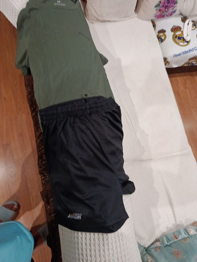 Conjunto H&M - Camiseta verde oliva + Short negro