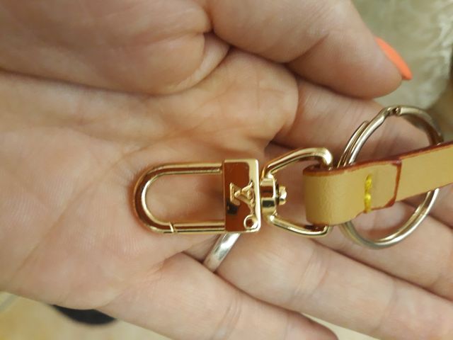 Ciondolo borsa beige e oro