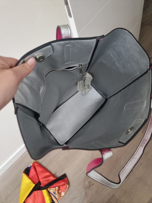 TRES Bolsos a precio negociable.