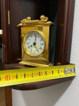 Vitrina madera oscura con cristal