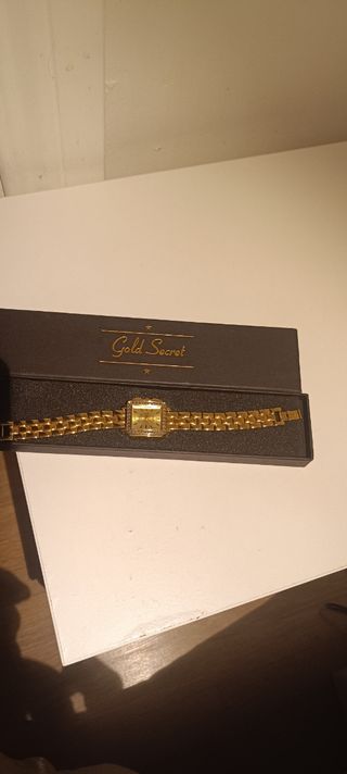 Reloj Opal Watch dorado