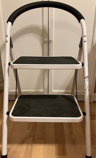 Escalera de aluminio de 2 peldaños - Blanca