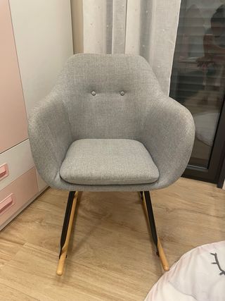 Mecedora gris moderna
