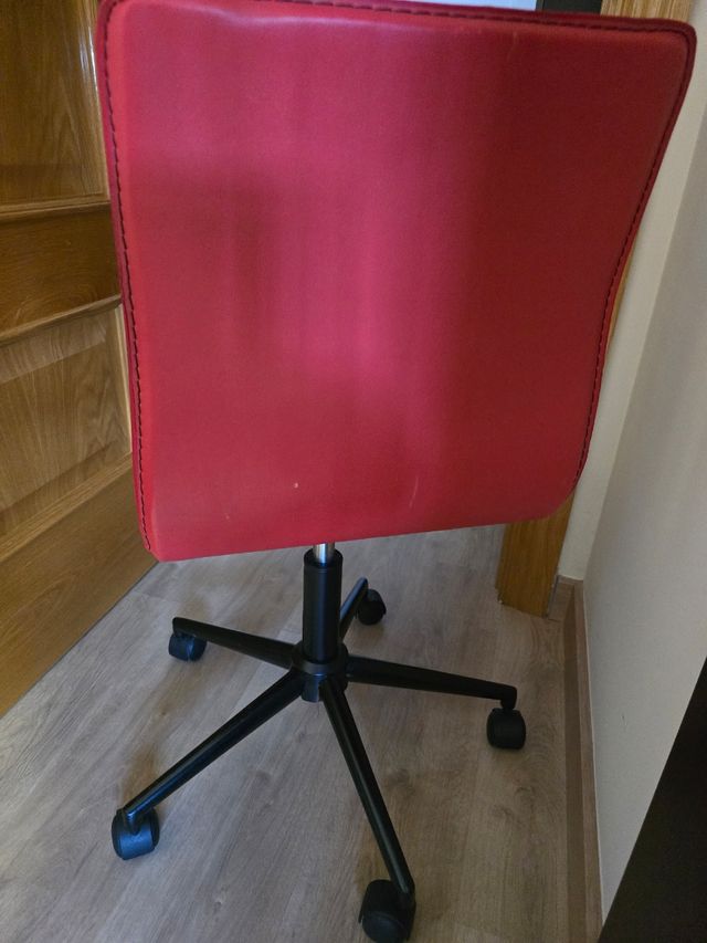 Silla giratoria roja - Oficina