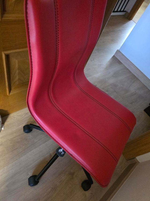 Silla giratoria roja - Oficina