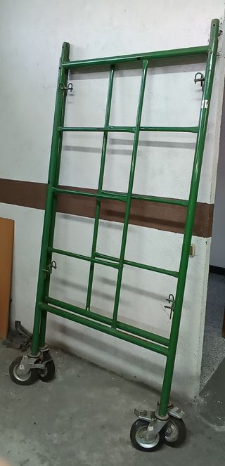 Andamio metálico c/ruedas