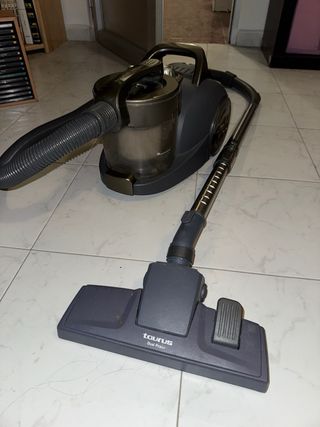 Aspiradora Taurus Civic 2500