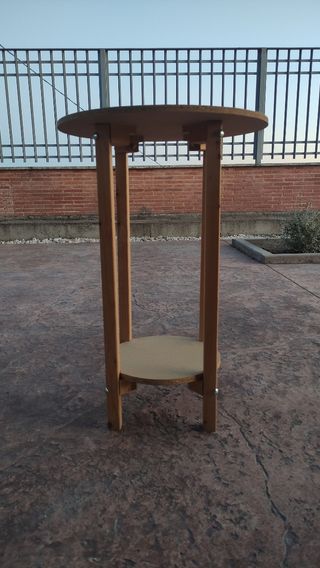 Mesa auxiliar de madera