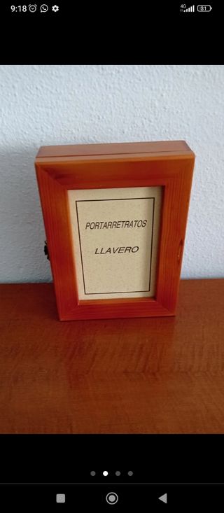 Llavero con marco de madera