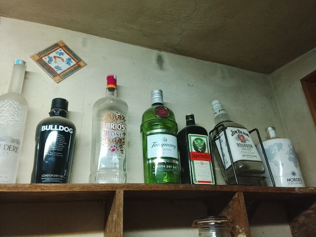 Lotes de ginebra y licores