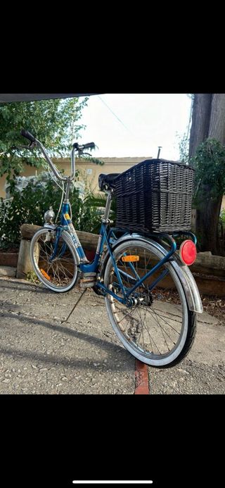 Bicicleta BH clásica azul