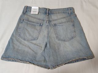 BERMUDA DENIM TRF MOM FIT TIRO ALTO. Talla S. ZARA