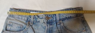 BERMUDA DENIM TRF MOM FIT TIRO ALTO. Talla S. ZARA