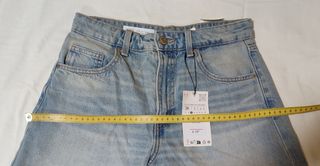 BERMUDA DENIM TRF MOM FIT TIRO ALTO. Talla S. ZARA