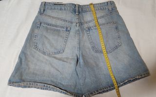 BERMUDA DENIM TRF MOM FIT TIRO ALTO. Talla S. ZARA