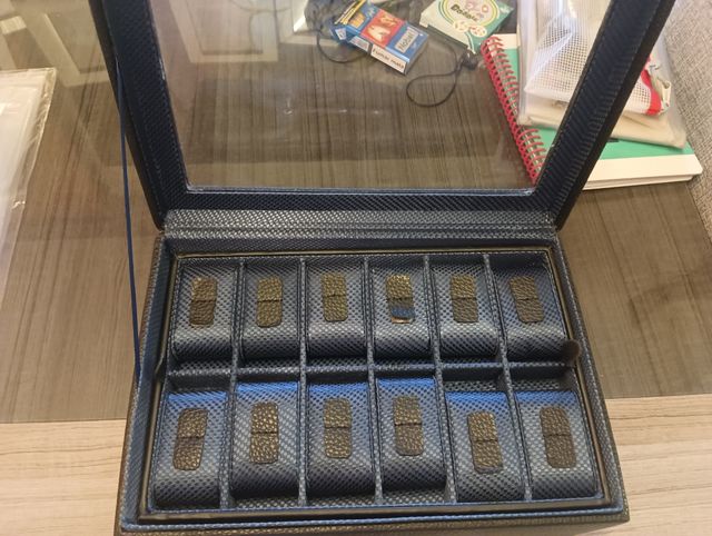 Joyero 24 compartimentos.