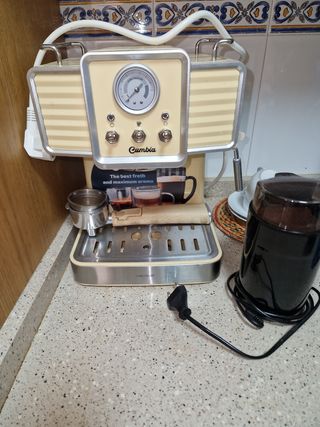 Cafetera Cecotec Cumbia Retro. Se regala molinillo