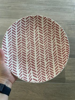 Piatto Tognana geometrico rosso-bianco