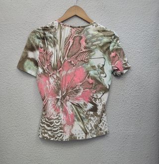 Blusa estampada beige y rosa