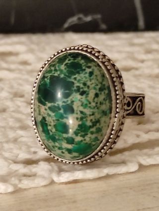 Anello ovale pietra verde