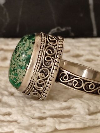 Anello ovale pietra verde