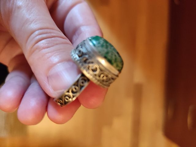 Anello ovale pietra verde