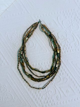 Collar cuentas marrón de varias vueltas