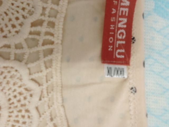 Camiseta beige topos negros XL