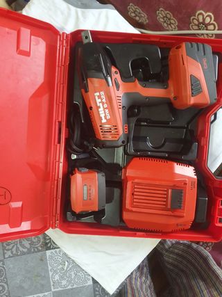 Llave Impacto Hilti SIW 9-A22 con 2 bateria 5,2 ah