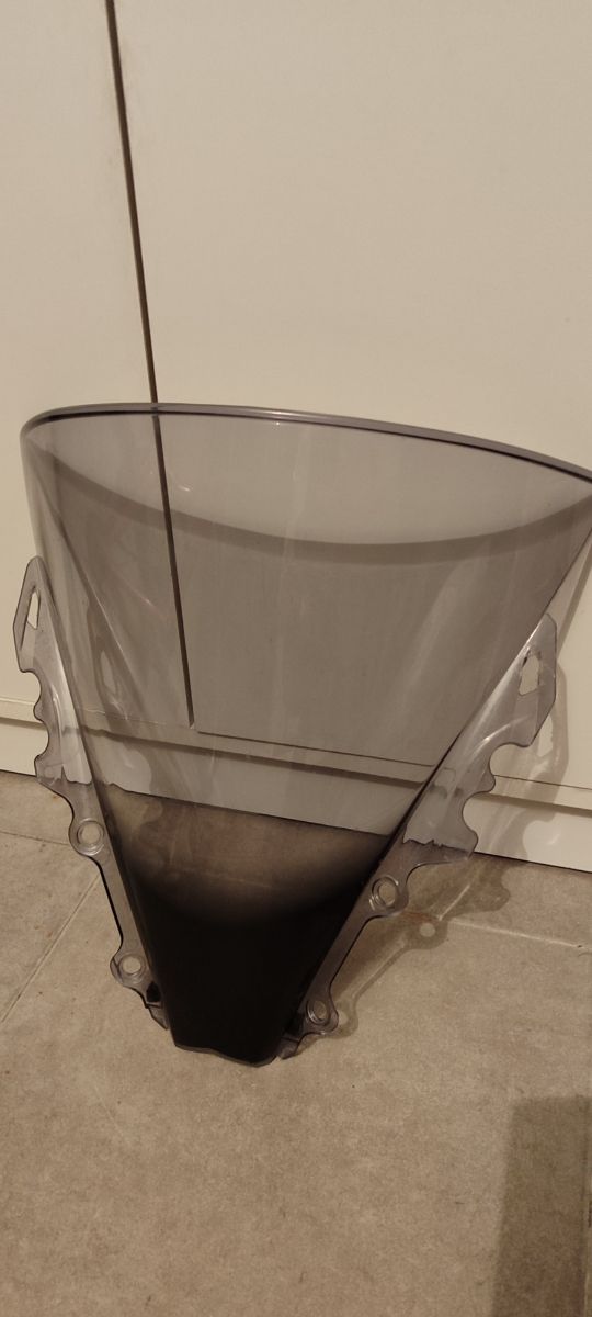 Cúpula oscura Yamaha R6R
