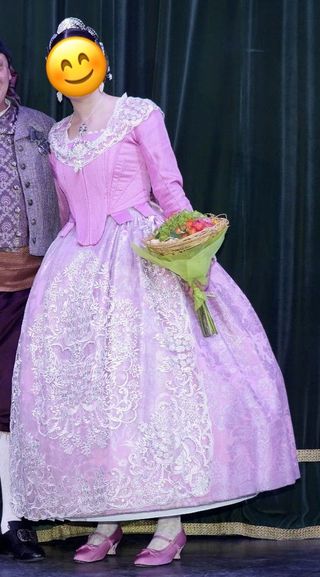Traje fallera rosa manga larga con manteletas plat