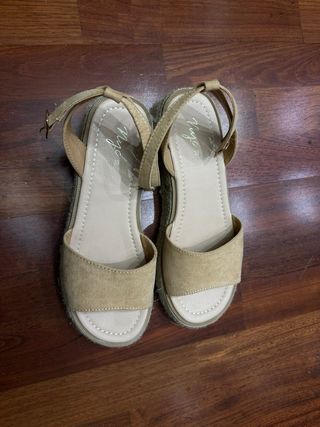 Sandalias cuña beige