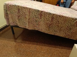 Cama articulada con colchón.