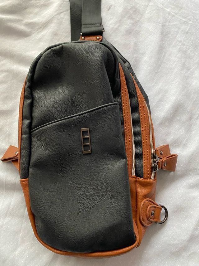 Bolso bandolera negro y marrón