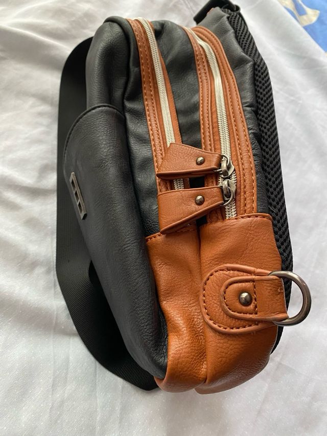 Bolso bandolera negro y marrón