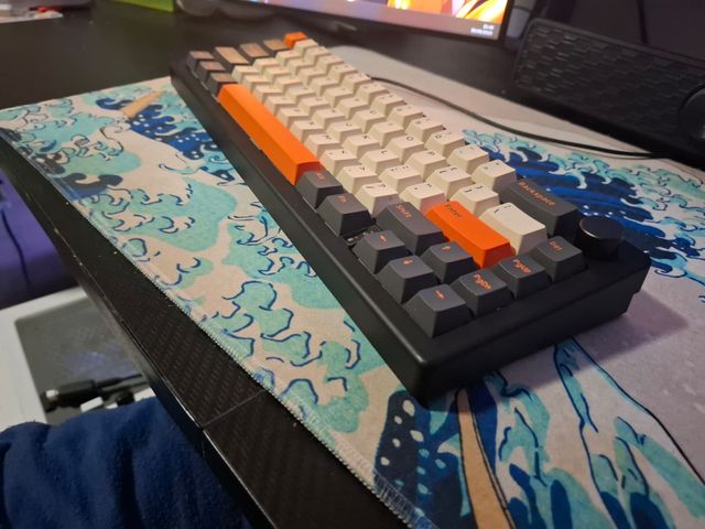 Teclado Mecánico GMK67 Custom con Keycaps AKKO PBT