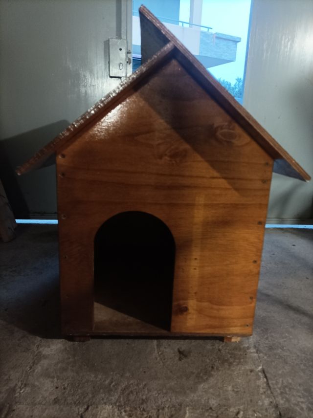 Cuccia per cane in legno - marrone