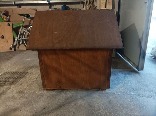 Cuccia per cane in legno - marrone