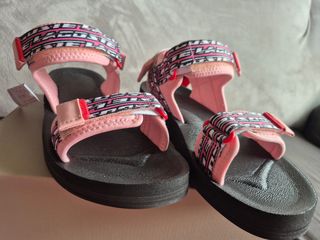 Sandalias Lacoste - Rosa y Negro