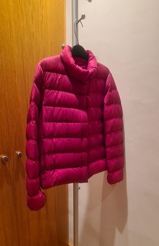 Anorac Chaqueta plumas .Color  rojo UNIQLO 