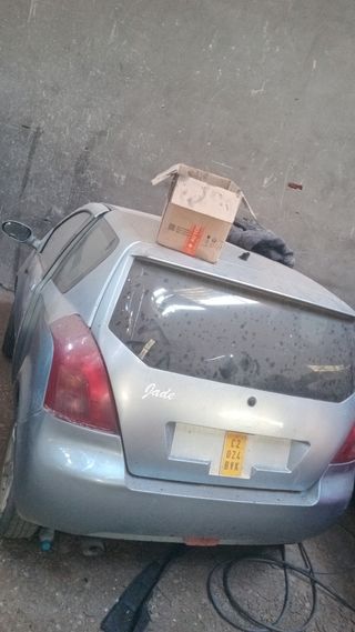 Jade: Coche para piezas