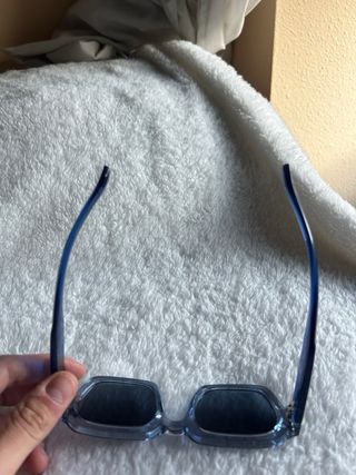 Gafas sol azules transparentes