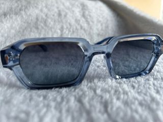 Gafas sol azules transparentes