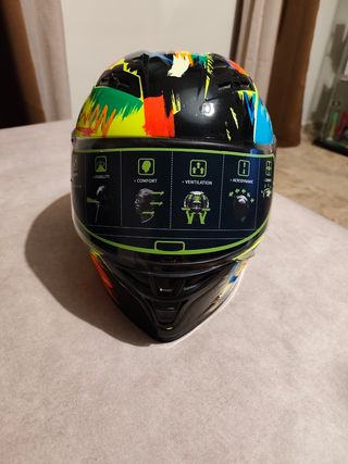 Casco de moto ( NO ORIGINAL)  decoración.