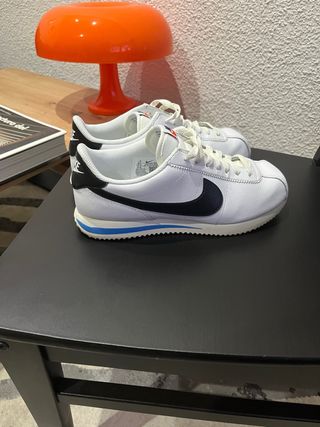 Zapatillas Nike Cortez blancas negras y azules