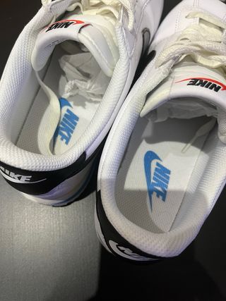 Zapatillas Nike Cortez blancas negras y azules